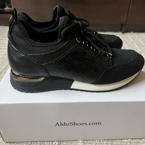 Womens Aldo Courtwood sneaker size 8